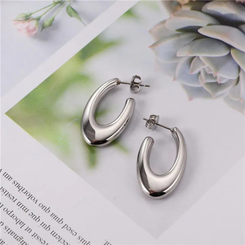 Brinco meia Argola Oval em aço inoxidável