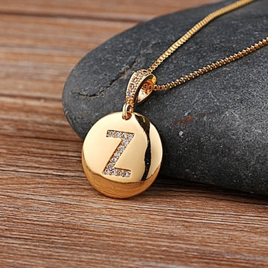 Colar de Letras Charmosas em Cobre e Zircônia