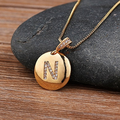 Colar de Letras Charmosas em Cobre e Zircônia