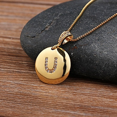 Colar de Letras Charmosas em Cobre e Zircônia