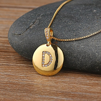 Colar de Letras Charmosas em Cobre e Zircônia