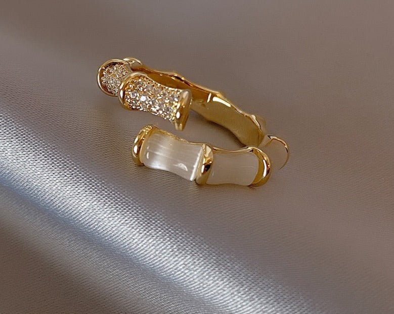 Anel Bambu Dourado com Opalas Ajustável - Coleção Luxo