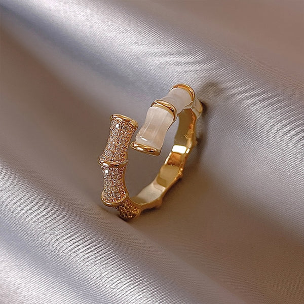 Anel Bambu Dourado com Opalas Ajustável - Coleção Luxo